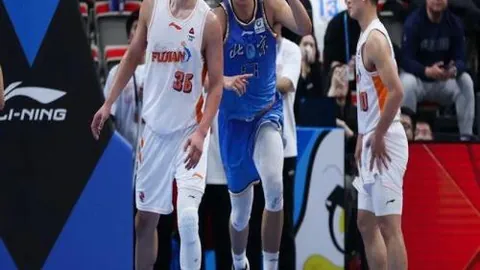 青岛西海岸足球队击败河南酒祖，中超赛果揭晓